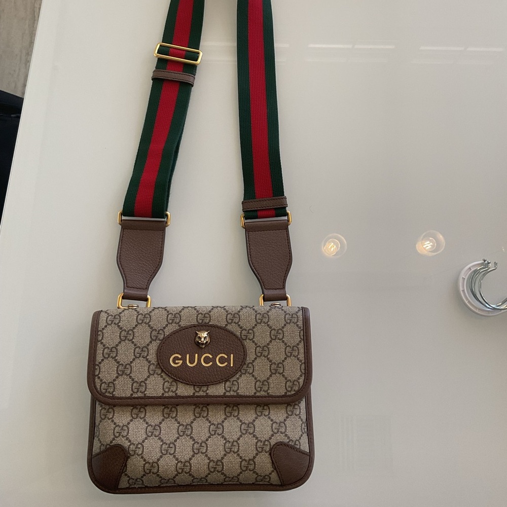 Gucci Beige GG Supreme Messenger Bag with Brown Trim and Green-Red Strap - Picture 2 of 7